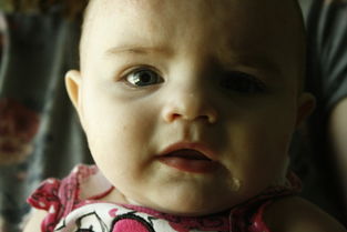 几个月的专业代生孩子会笑出声